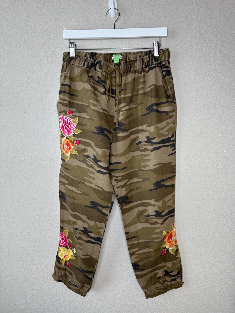 Johnny Was Women's Vella Jogger Pants Camo Print Floral Embroidered Linen Sz M